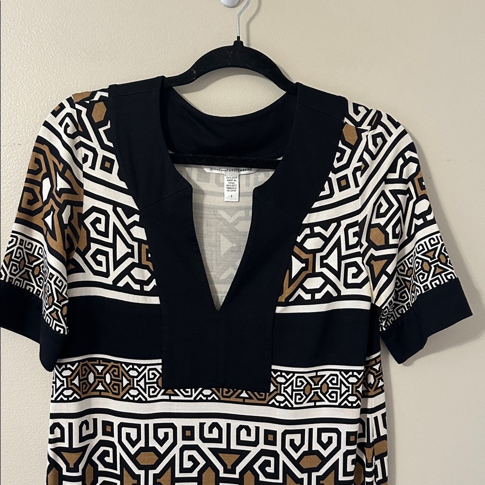 Diane von Furstenberg Geometric Print Short Sleeve Silk Caden Shift Dress Size 6 - Picture 4 of 6